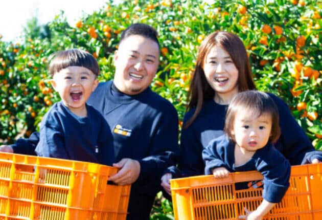 4_「OrangeStoreニノミヤ」二宮代表とそのご家族.jpg