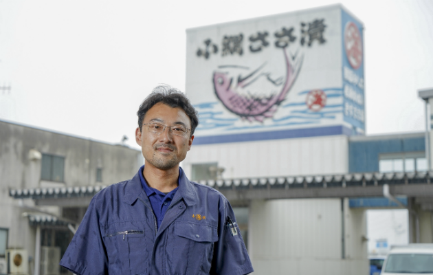 ⑤お店の前で.png