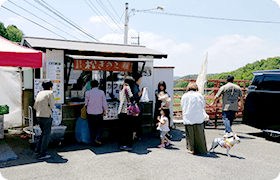 ドライブスルーにも対応している販売所