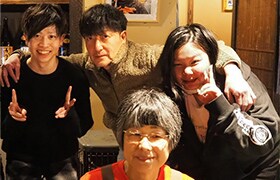 「炭焼き炉端・五十集屋」のスタッフの皆さま