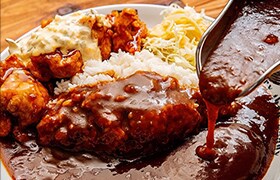 お店の看板メニュー「チキン南蛮カレー」