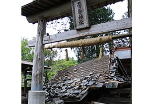 神社など耐震性の低い建物は特に被害が多かった