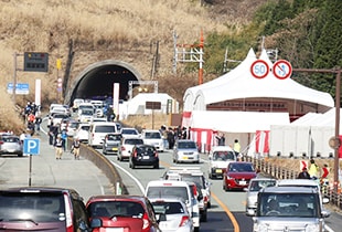 俵山トンネルルート（県道熊本高森線）開通の様子