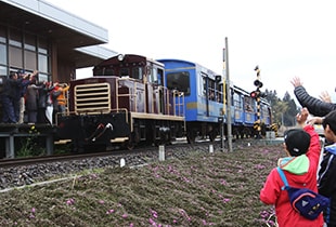 南阿蘇鉄道トロッコ列車開通