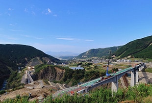 新阿蘇大橋建設中