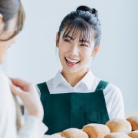 パン 販売員 写真
