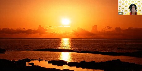 冬の荒々しい海と夕日のマリアージュ