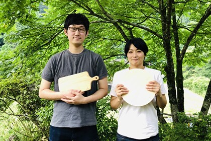 かける木工舎 東村英司さん（左）、當房こず枝さん