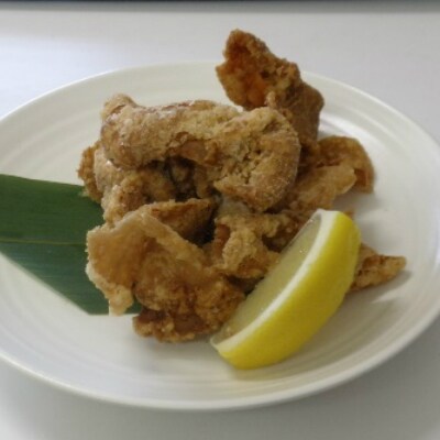 「鶏家」の鶏なべセット<2人前>+博多カリカリ鶏皮<2袋>