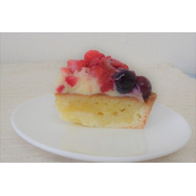 【ロハスクリスマスケーキ】たっぷり溢れる4種のミックスベリータルト