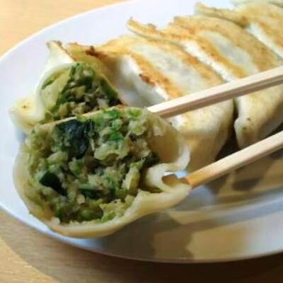 素材にこだわった自家製冷凍餃子