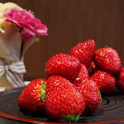清涼な地下水で育てた大粒いちご「おのひめ」 　　【特大】いちご詰め合わせ(12粒) 