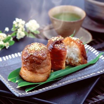 宮崎県名物満腹セット(チキン南蛮2種・鶏もも炭火焼・黒豚肉巻おにぎり)