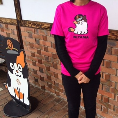 【和歌山電鐵オリジナルグッズ】　ニタマ駅長Tシャツ《M》・たまニタマクリアファイルセット