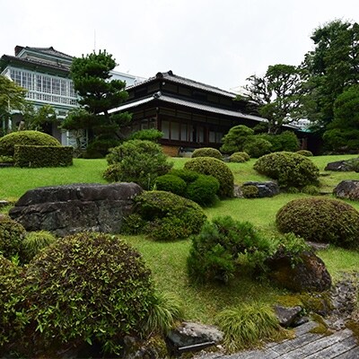 国の登録有形文化財 『がんこ亀岡楽々荘』 のお土産付ペアお食事券