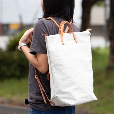 豊岡鞄 リュック キナリ TUTUMU books (S2100 24-153) | お礼品詳細