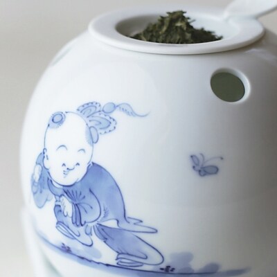 平成24年黄綬褒章受章　北村茶園の有機緑茶(抹茶入り)ティーバッグと三川内焼ひとり唐子茶香炉のセット