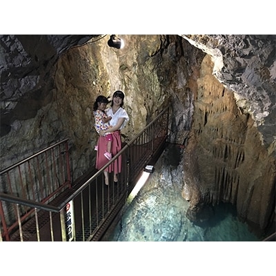 稲積水中鍾乳洞入園ペアチケット+いなづみ白山川キャンプ村5名様用バンガロー宿泊券