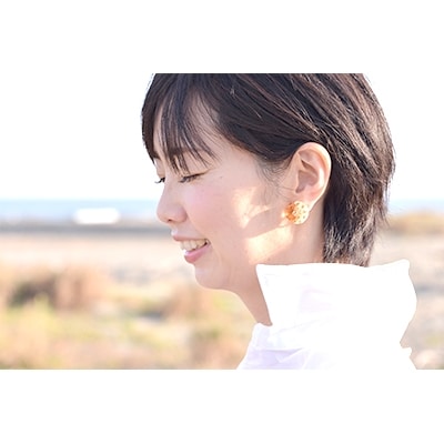 木×小花 樹脂イヤリング