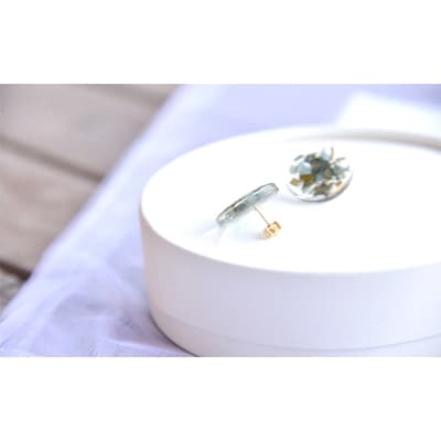 木の藍染め樹脂ピアス