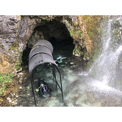 水中洞窟シュノーケリング体験ペアチケット+いなづみ白山川キャンプ村5名様用バンガロー宿泊券