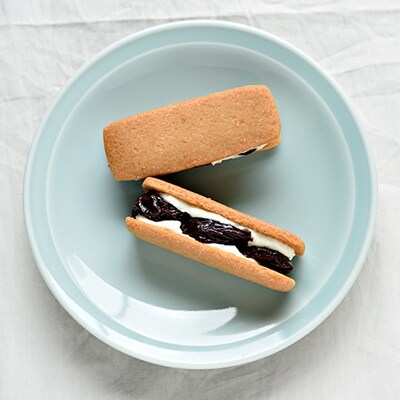 贅沢 山梨県産大粒ぶどうが入ったレーズンサンド 甲斐国サンド お礼品詳細 ふるさと納税なら さとふる