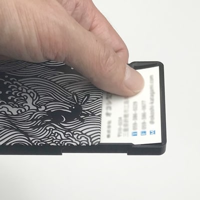 名刺ケース　ジュラルミン削り出し【波にうさぎ】BLACK