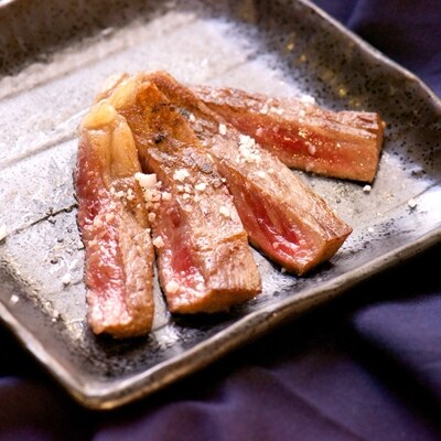 前沢牛オガタが贈る【牛匠・小形牧場牛ヒレステーキ 400g】(特製ステーキ醤油付き)