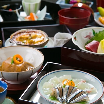 【1泊2食付ペア宿泊券】いぶすき秀水園(基本会席プラン和室10畳)