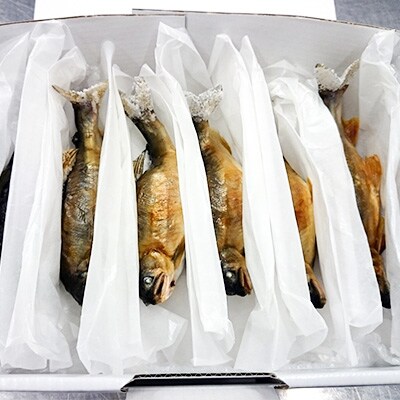 職人技!おどり鮎の塩焼き。蓼酢付き