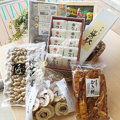 【香取満足セット】 酒(道の駅さわら限定)、落花生、佐原囃し、くるま麸、かきもち、漬物・佃煮セット
