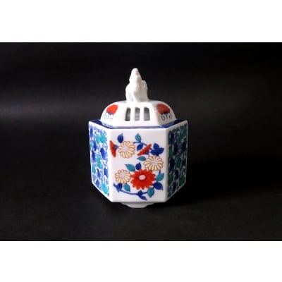 色鍋島六角唐草・桜・梅・菊文香炉