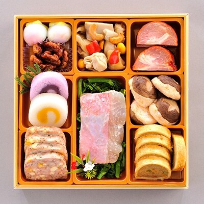 【さとふる限定】<2019年新春>金目鯛入りいぶすき三段重特製おせち(薩摩のたまて箱)