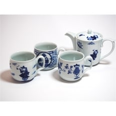 有田焼「青花」　絵変りフリーマグカップ(3個)と異人づくしこだわりぽっと(1個)のセット | ふるさと納税のお礼品
