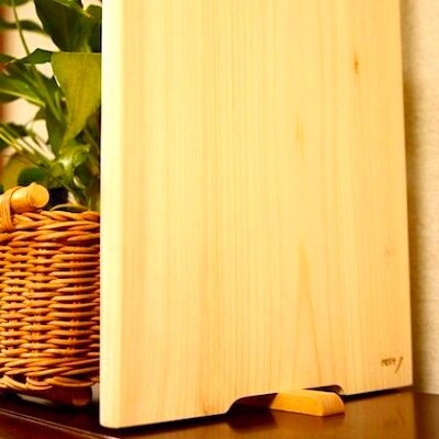 便利なスタンド付き!四万十ヒノキ1枚板仕上げカッティングボード