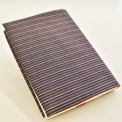 伝統織物蕨双子織を使用したブックカバー(紺赤×赤)