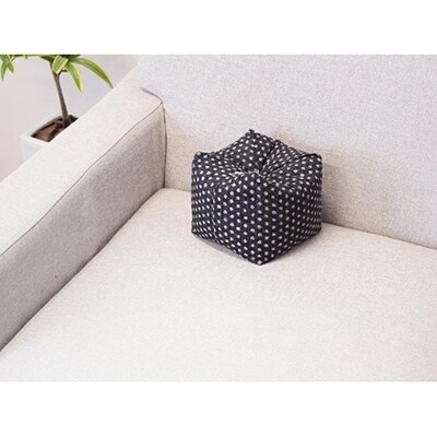 【洛中高岡屋】使い方がいろいろな寛ぎのアイテム さいころ枕(あられ黒)