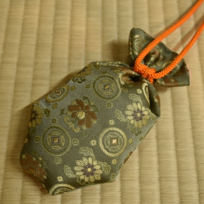 【石黒香舗】匂い袋 部屋用 吊り型巾着 掛香 (緑)