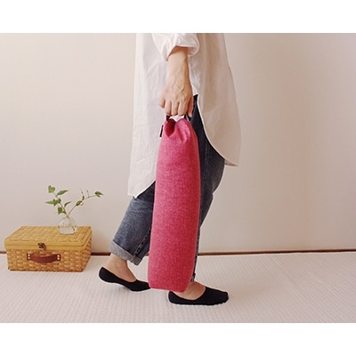 【洛中高岡屋】持ち運びも便利で使い方もいろいろな寛ぎアイテム　コロロング(躑躅色)