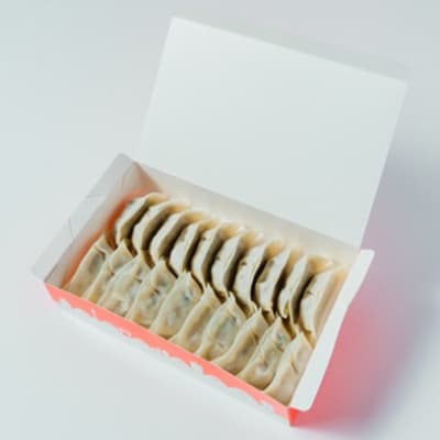 【夷川餃子なかじま】京都特産ぽーく「ニンニクあり餃子とお野菜たっぷり水餃子」のセット
