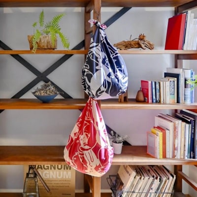 【三陽商事】地域猫活動　綿三幅両面ふろしき(キャットパズル/ブラック×コスモス色)