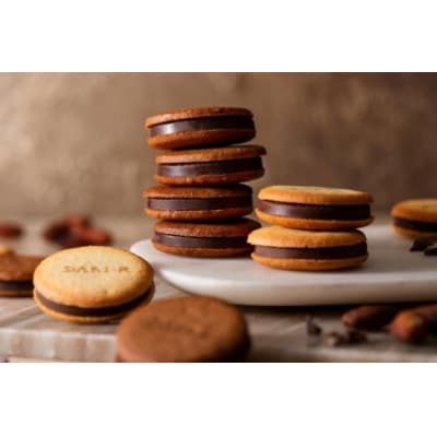 【高島屋選定品】〈dari K(ダリケー)〉カカオサンドクッキー2種食べ比べ(ダーク・ミルク)×4箱