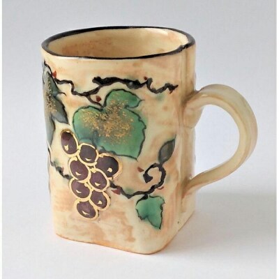 【ギャラリー洛中洛外】形が特徴的で実り多い葡萄が華やか 浮花葡萄マグカップ