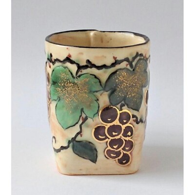 【ギャラリー洛中洛外】形が特徴的で実り多い葡萄が華やか 浮花葡萄マグカップ