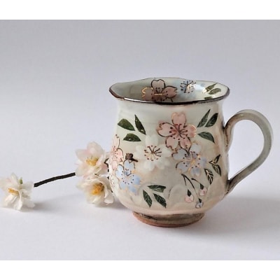 ギャラリー洛中洛外 優しい色合いの桜が描かれてます 彩さくらマグカップ|京都 陶器 人気 マグカップ