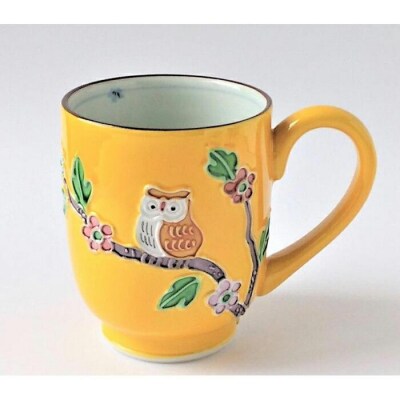 【ギャラリー洛中洛外】鮮やかな黄色に可愛らしいふくろうが描かれた 黄交趾ふくろうマグカップ