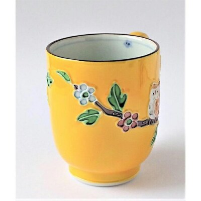 【ギャラリー洛中洛外】鮮やかな黄色に可愛らしいふくろうが描かれた 黄交趾ふくろうマグカップ