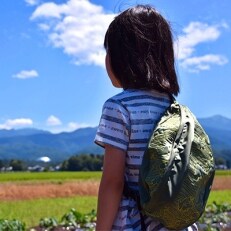 恐竜刺繍ボディバッグと子供用Tシャツ1点の2点セット【G-8】
