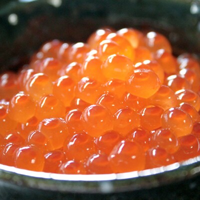 醤油いくら(200g)と甘みたっぷりの刺身用冷凍ほたて貝柱(400g)セット