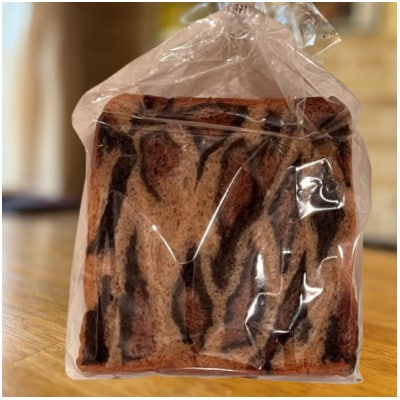 【毎月定期便】【4枚切り】ヒョウ柄食パン　冷凍3斤　保存料無添加全3回